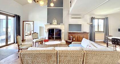 Magnifique Domaine de 283mÂČ sur Terrain de 6200mÂČ + grande piscine tout confort