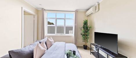 1 habitación, tabla de planchar con plancha, wifi y ropa de cama