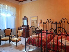 10 bedrooms, individually furnished, bed sheets