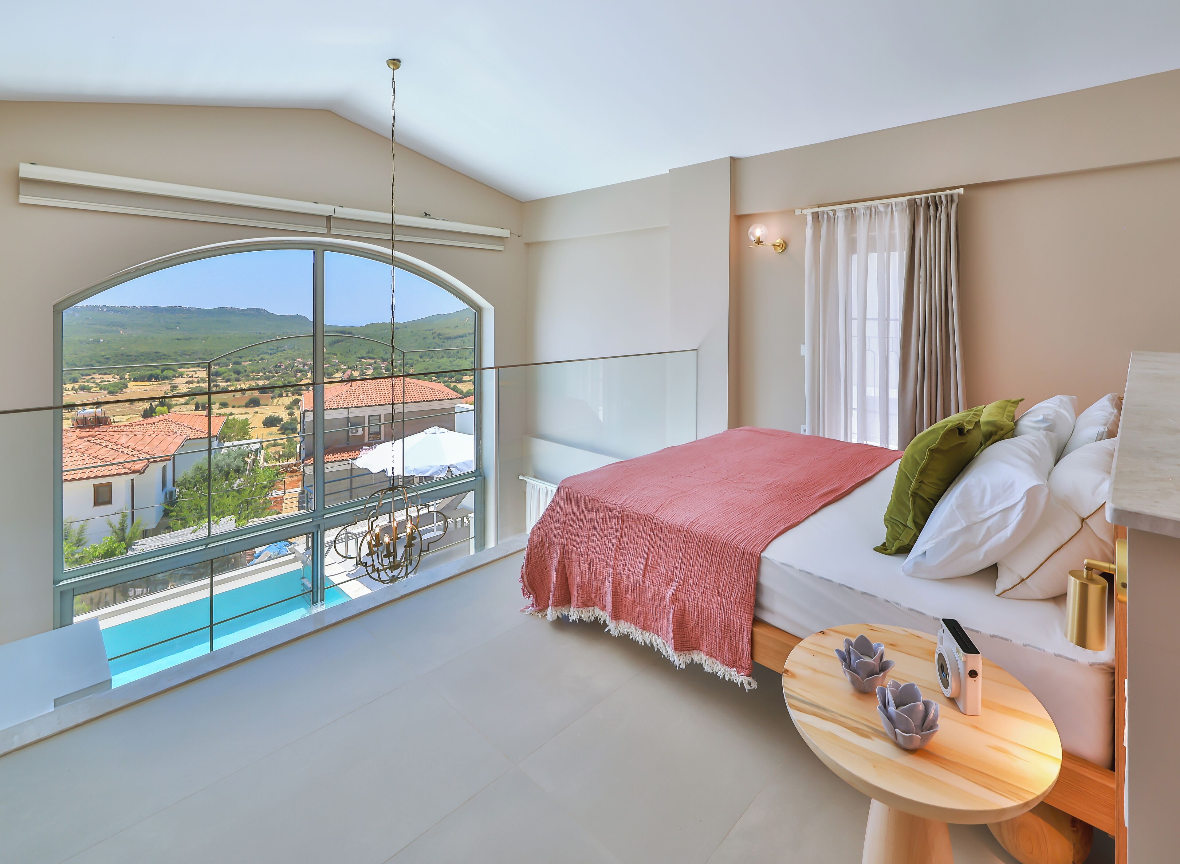 Suite, dalutsikt | Strykejern/-brett og wi-fi (inkludert)