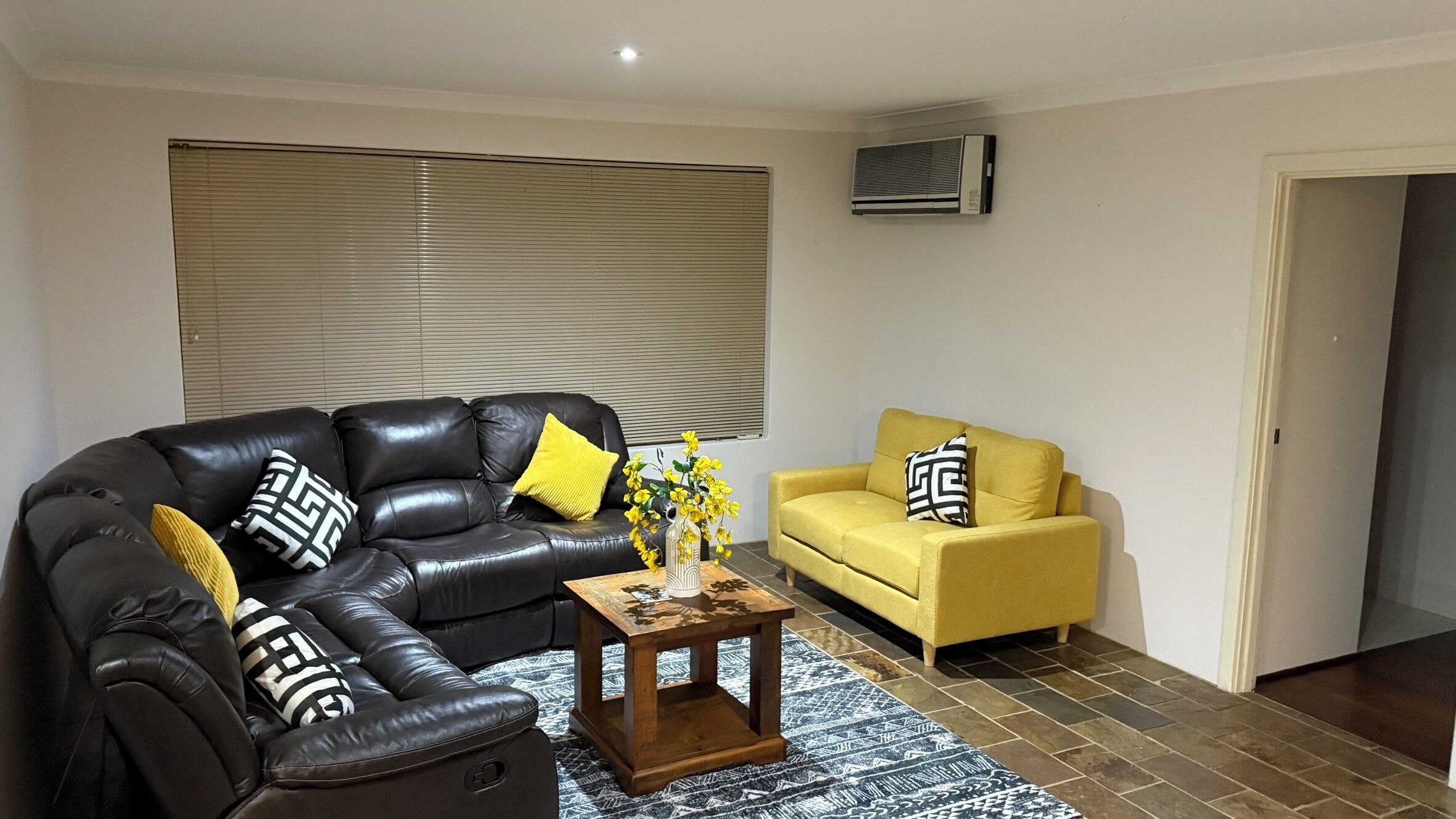 Älytelevisio, takka, tietokoneen näyttö