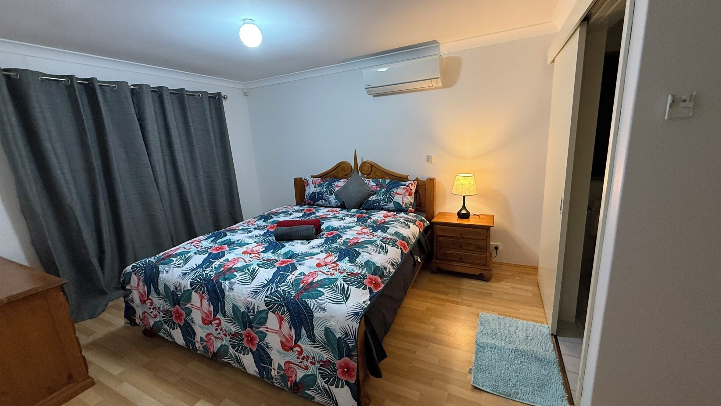 4 habitaciones, escritorio, tabla de planchar con plancha y wifi gratis 