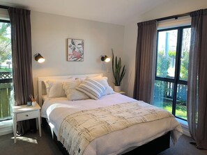 4 عدّة غرف نوم ومكواة/لوح كي وواي فاي وملاءات أسرّة