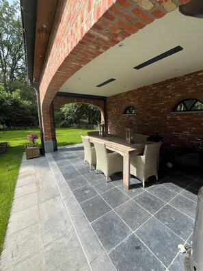 Outdoor dining - Oh Deer - cozy vacation apartment in the middle of nature (Aalter)