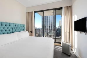 3 bedrooms, in-room safe, desk, iron/ironing board