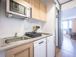 Fridge, microwave, dishwasher, coffee/tea maker