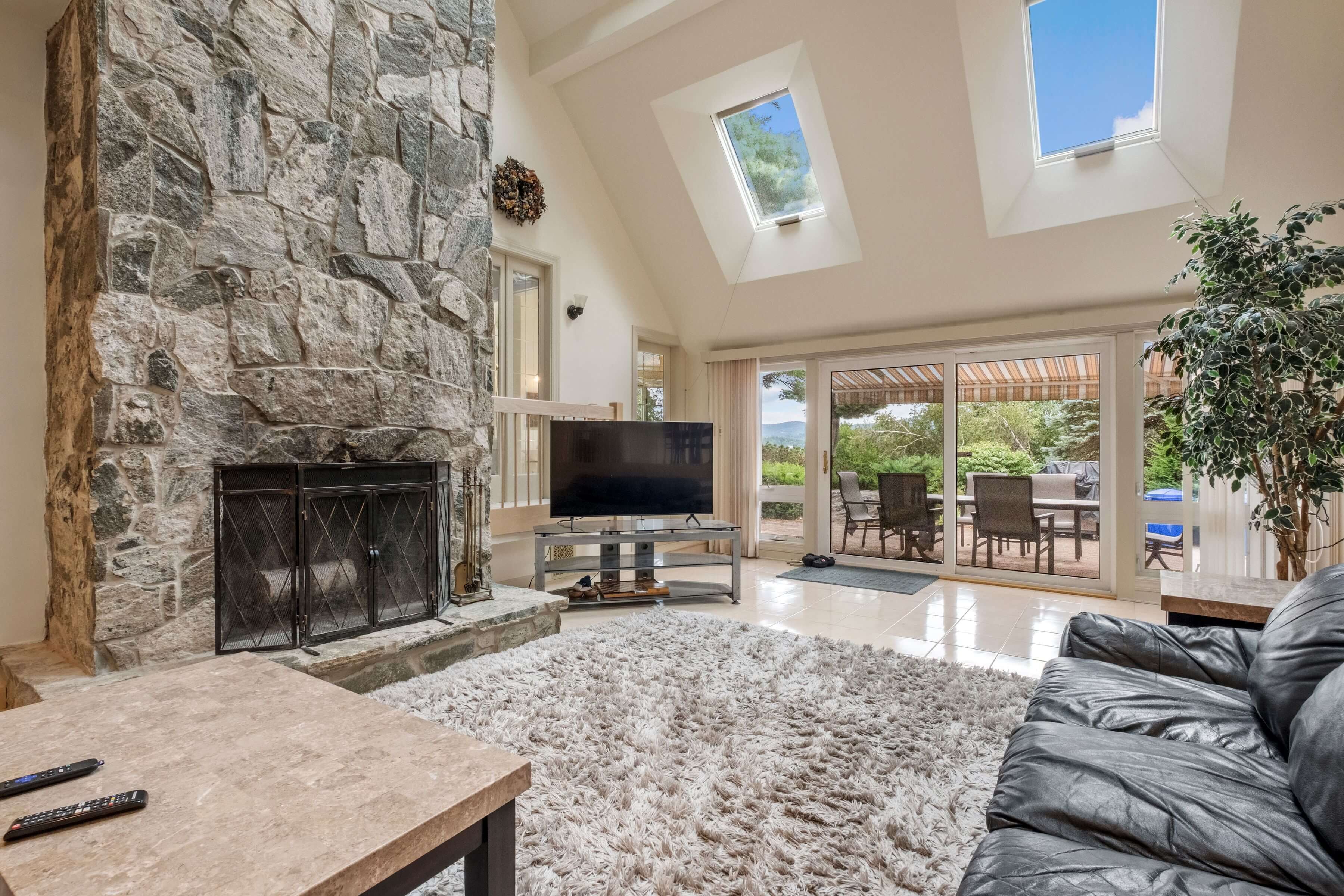 Smart TV, fireplace, offices, printers