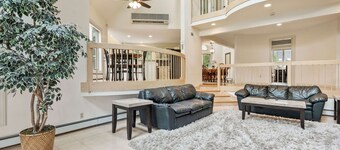 Large Stunning Home with Hot Tub, Sauna, perfect for families and year round vacations  for hiking, skiing and boating in Laconia.