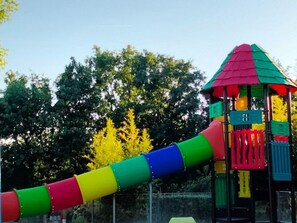 Children’s area - Spacious mobile home with terrace in Dévillac (Dévillac)