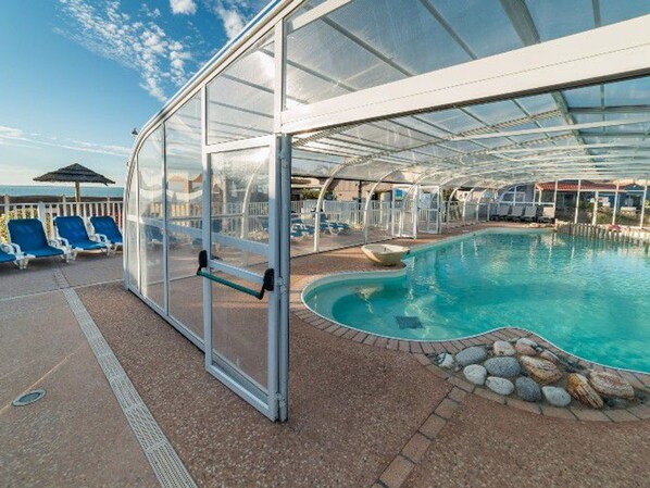 Pool - Mobile home - Terrace for 4 people in Saint-Michel-Chef-Chef (Saint-Michel-Chef-Chef)