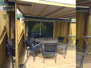 Outdoor dining - 50m² Chalet, Sleeps 8, Terrace (Les Grandes-Ventes)