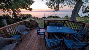 Outdoor dining - Charming 4-bedroom lakefront cottage in Madison. Wine weekend getaways! (Madison)