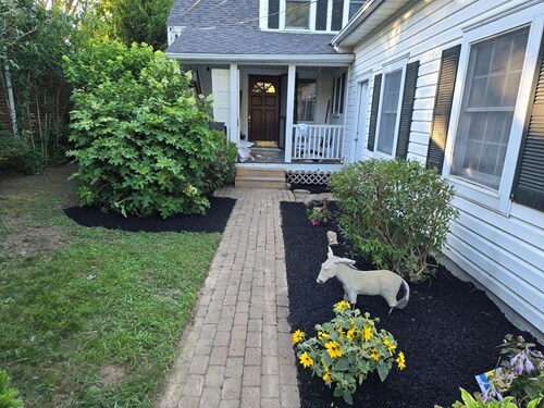 Charming 4-bedroom lakeside cottage in Madison. Wine weekend getaways!