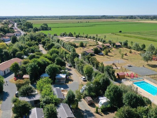 Chalet in Chaillé-les-Marais - Terrace and garden furniture