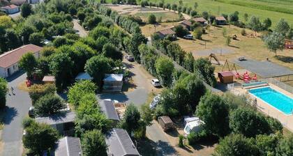 Chalet in Chaillé-les-Marais - Terrace and garden furniture
