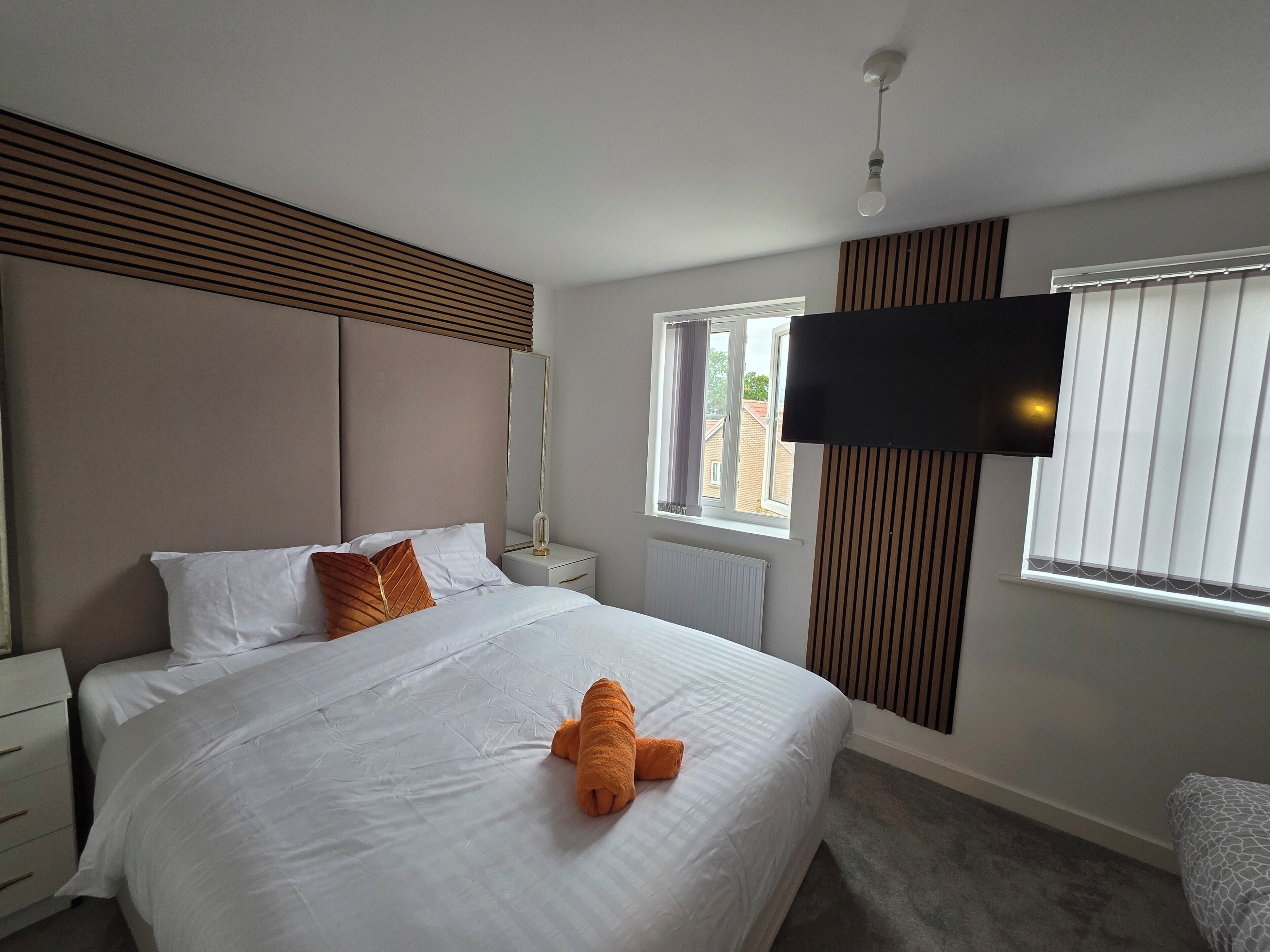 6 chambres, fer et planche à repasser, Wi-Fi, draps fournis