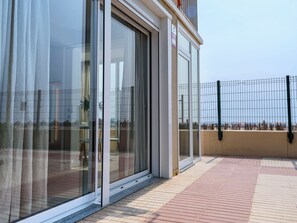 Exterior detail - Paradis Playa by Interhome (La Pineda)