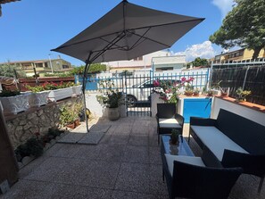Terrace/patio - Casa Mao: equipped studio apartment 3 min from the sea, comfortable and cozy. (Quartu Sant'Elena)