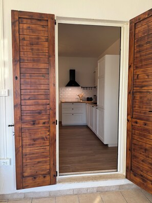 Private kitchen - Casa Mao: equipped studio apartment 3 min from the sea, comfortable and cozy. (Quartu Sant'Elena)