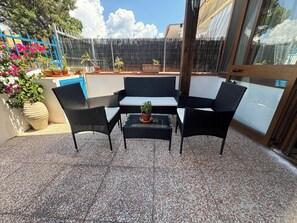 Terrace/patio - Casa Mao: equipped studio apartment 3 min from the sea, comfortable and cozy. (Quartu Sant'Elena)