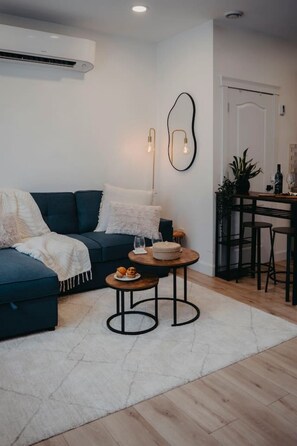 TV - The Hideout Garden Suite (Barrie)