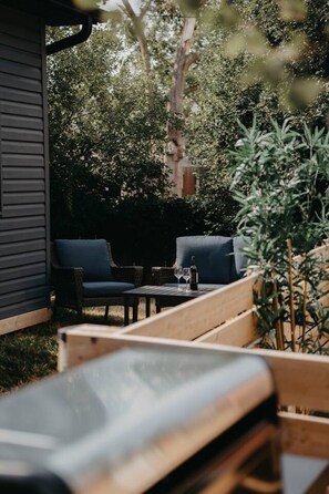 Property grounds - The Hideout Garden Suite (Barrie)