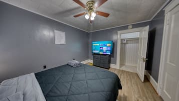 1 habitación, tabla de planchar con plancha, internet y ropa de cama