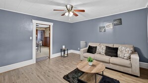Unclassified image, 3 of 23, button - Charming 1-bedroom apartment in welcoming Carbondale with AC (Carbondale)