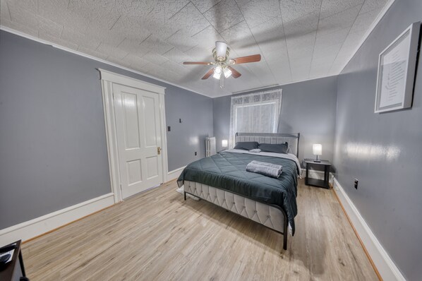 1 bedroom, iron/ironing board, internet, bed sheets