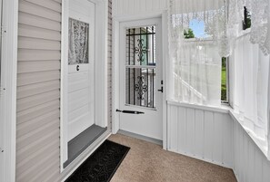 Interior - Charming 1-bedroom apartment in welcoming Carbondale with AC (Carbondale)