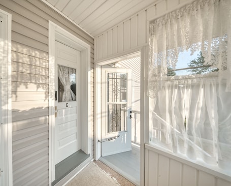 Interior. Charming 1-bedroom apartment in welcoming Carbondale with AC