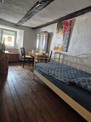 3 bedrooms, WiFi, bed sheets