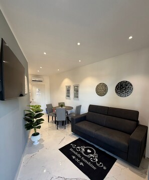 Interior - MONDELLO APARTMENT SLEEPS 4 WITH SHARED POOL AND SEA ACCESS (Palermo)