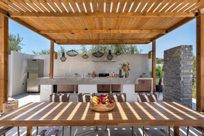 Outdoor dining - Lanik Luxury Pool Villa (Αφάντου)