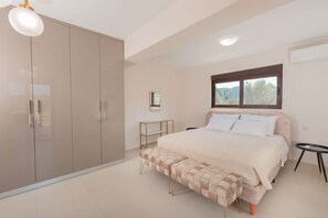 Silitysrauta/-lauta, Wi-Fi, vuodevaatteet