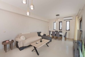 Fernseher, Tischtennisplatte