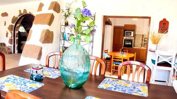 Villa, 3 Bedrooms, Private Pool, Garden View | Dining room