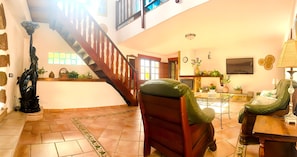 Villa, 3 chambres, piscine privée, vue jardin | Salle de séjour