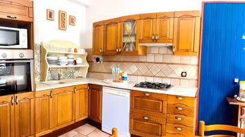 Villa, 3 Bedrooms, Private Pool, Garden View | Interior