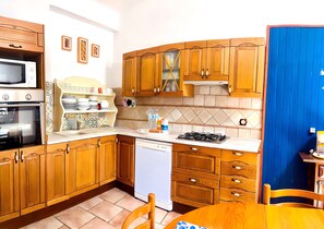 Villa, 3 Bedrooms, Private Pool, Garden View | Interior