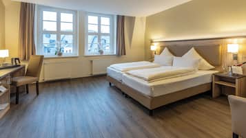 Superior Double Room, City View | Living area