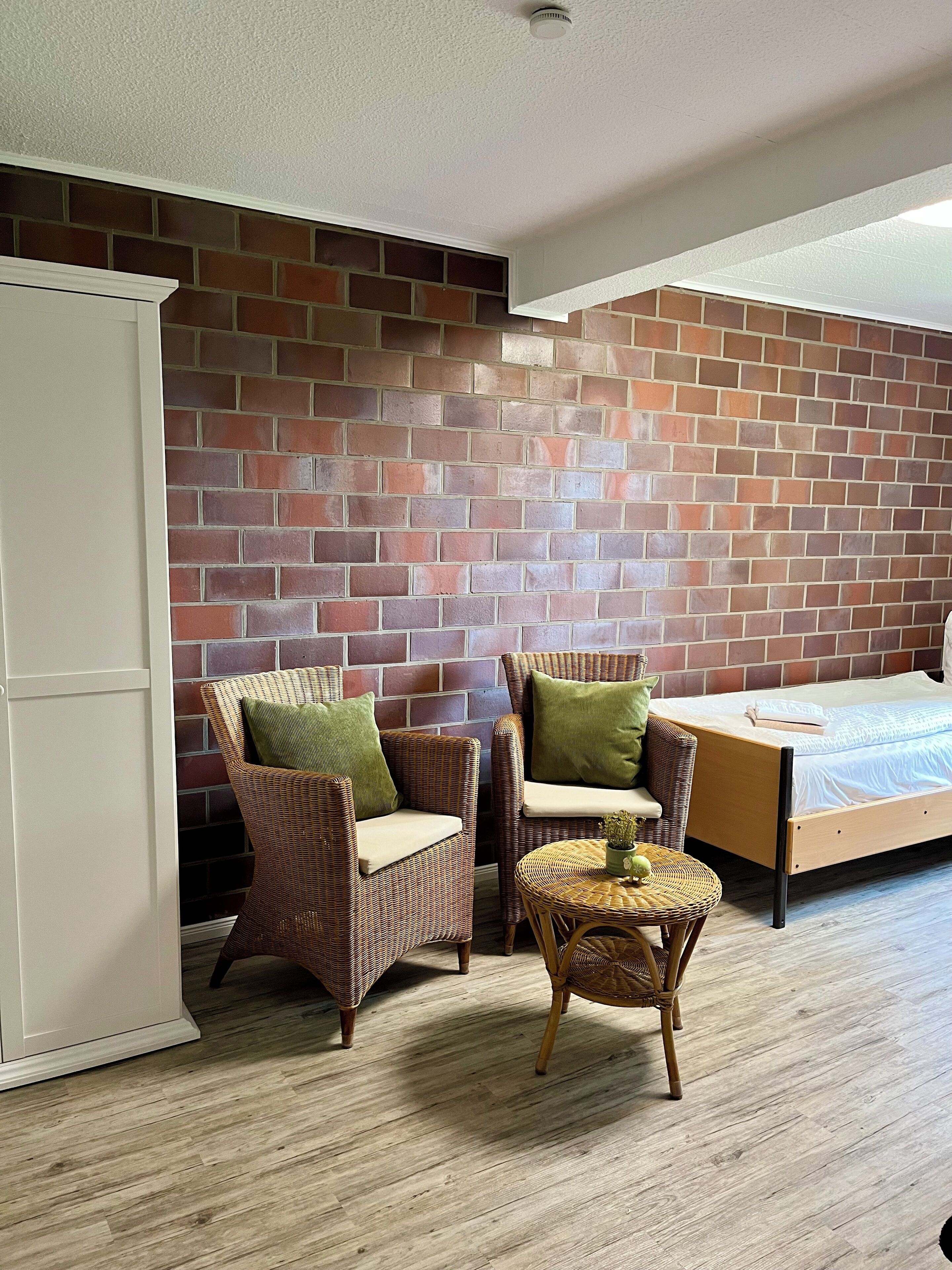 4 bedrooms, WiFi, bed sheets