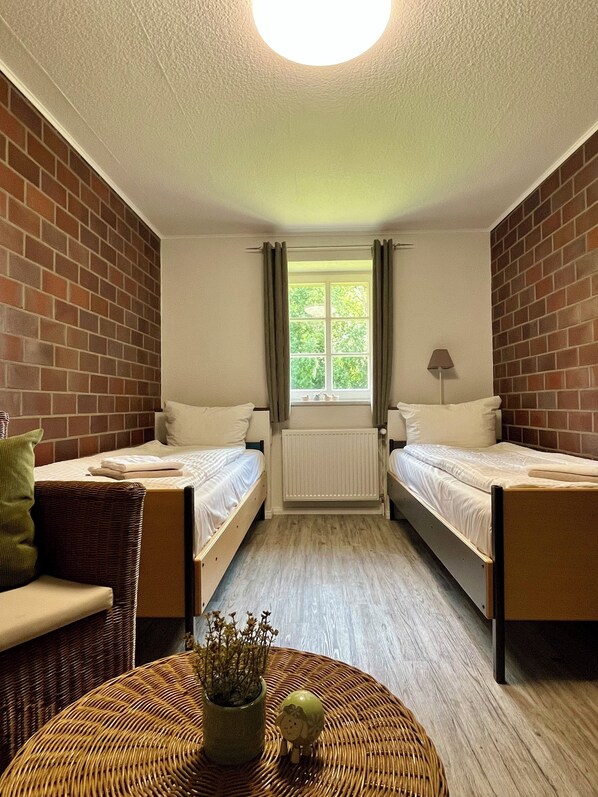 4 bedrooms, WiFi, bed sheets