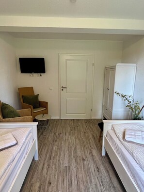 4 bedrooms, WiFi, bed sheets
