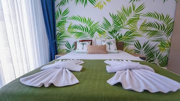 Villa, piscine privée, vue piscine | Coffres-forts dans les chambres, rideaux occultants, Wi-Fi gratuit