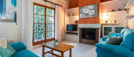 Télévision, cheminée