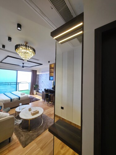 Lux By ZenithSuites - River View Studio In Noida