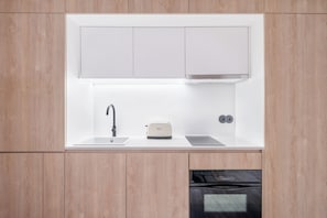 Apartment, 1 Queen Bed with Sofa bed | Private kitchen | Fridge, microwave, oven, stovetop