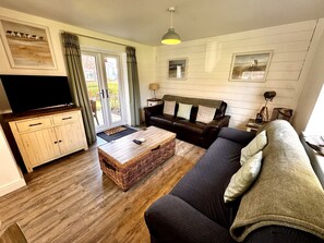 Smart TV, ping pong - Sunsets and Sandcastles -  a cottage that sleeps 6 guests  in 3 bedrooms (Filey)