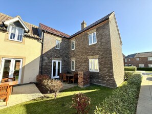 Exterior - Sunsets and Sandcastles -  a cottage that sleeps 6 guests  in 3 bedrooms (Filey)